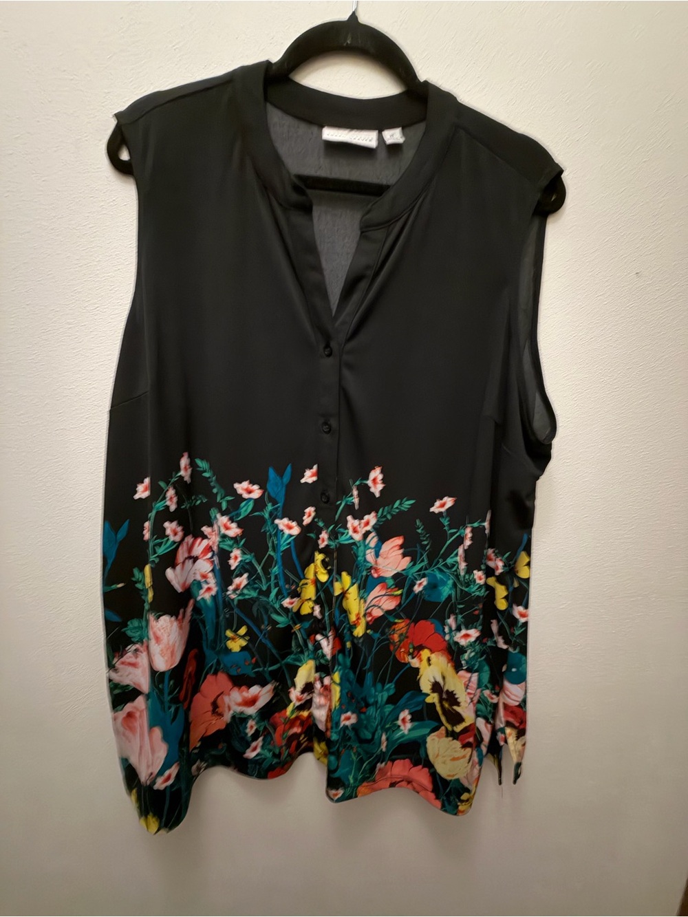 Susan Graver Navy Sleeveless Floral Hem V-Neck Blouse